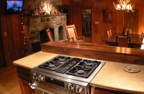 Topton House | 'The Dock House' a Nantahala Lake Front Home nSummer 2026 dates still available!