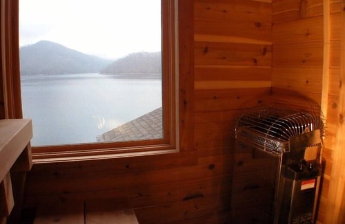 Topton House | 'The Dock House' a Nantahala Lake Front Home nSummer 2026 dates still available!