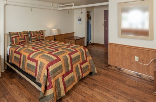 Lunenburg Hotel | The Dockside Inn & Restaurant