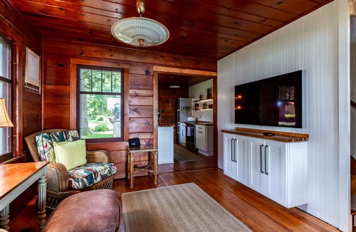 Clear Lake Cottage | The Doctors Cottage - Vacation Back In Time