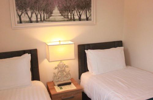 Halstead Hotel | The Dog Inn