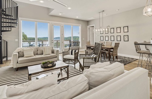 Springdale House | The Dogwood · Luxury Hot Tub· Lake Front Access ·