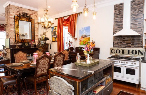 Natchez House | The Dollhouse | 3/2 | Walk to Downtown