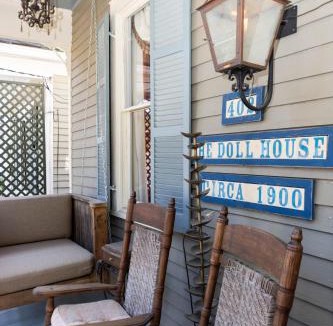 Natchez House | The Dollhouse - 3 Bed, 2 Bath, Walk to Downtown