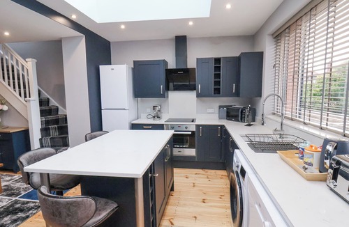 Cayton Bay House | THE DOLLHOUSE, pet friendly, country holiday cottage in Cayton Bay