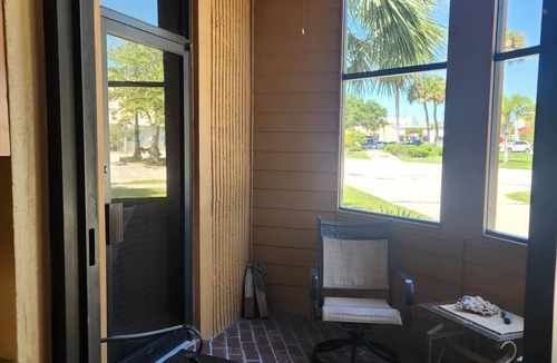 Le Barons Of Titusville Apartment | The Dolphin Flat