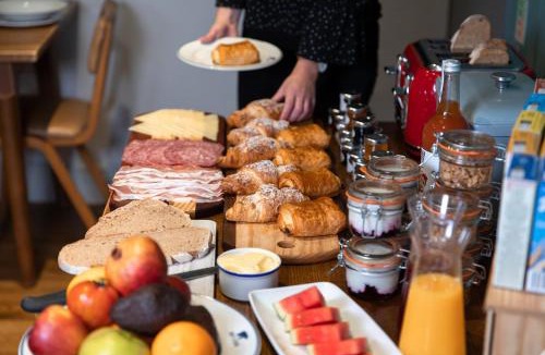 Newbury Hotel | The Dolphin