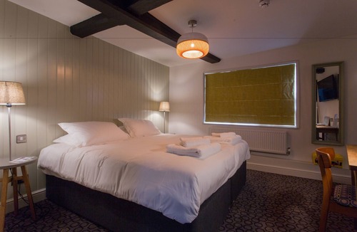 Newbury Hotel | The Dolphin