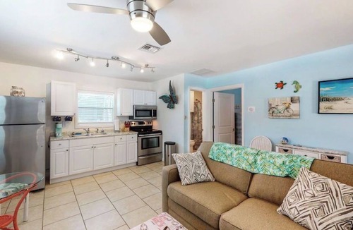 Laurel House | The Dolphin