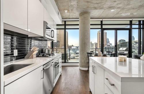 Connaught Apartment | The Domain Skyline View King Beds Pool Gym
