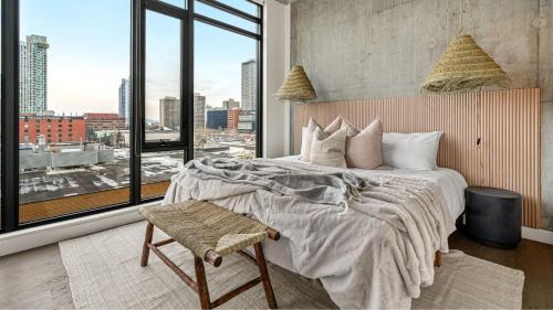 Connaught Apartment | The Domain Skyline View King Beds Pool Gym