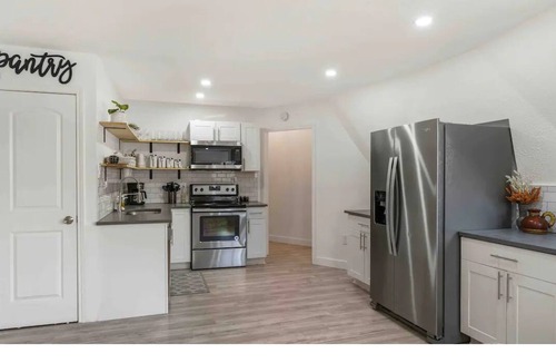 North Shore Colony House | The Domes Near Lake Travis *Sleeps 14*