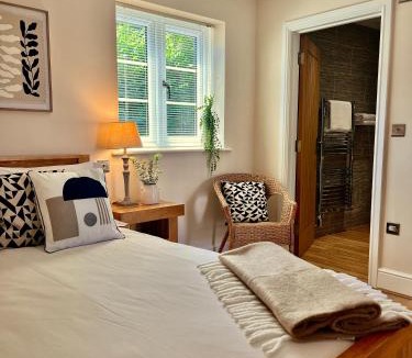 Warminster Apartment | The Dove