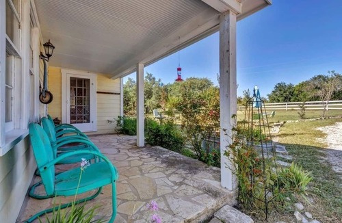 Fredericksburg House | The Dove House | Adorable/Firepit/Quaint/Private (by WTG)