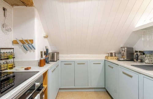 Brimpsfield House | The Dovetail - Cotswold Living