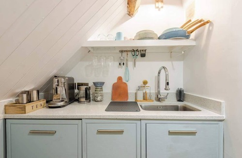 Brimpsfield House | The Dovetail - Cotswold Living