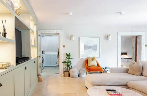 Brimpsfield House | The Dovetail - Cotswold Living