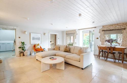 Brimpsfield House | The Dovetail - Cotswolds Living