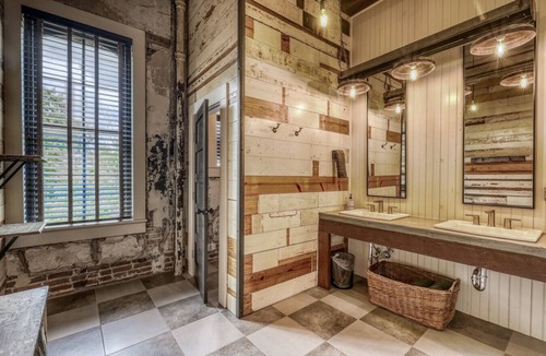 Brenham Hotel | The downtown Brenham Schoolhouse Hotel, Suite 4