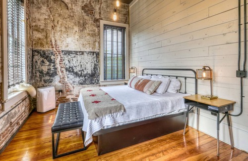 Brenham Hotel | The downtown Brenham Schoolhouse Hotel, Suite 4