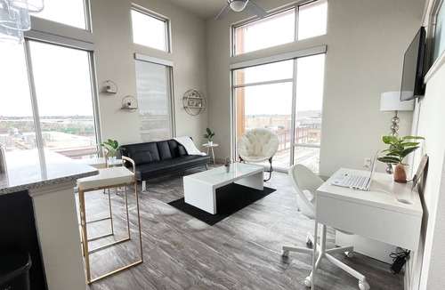 Cedars Apartment | The Downtown Charmer w/ a beautiful VIEW!