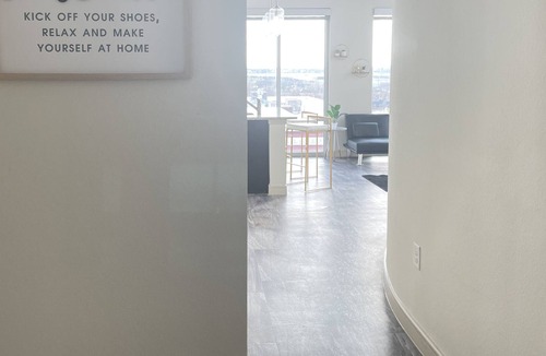 Cedars Apartment | The Downtown Charmer w/ a beautiful VIEW!