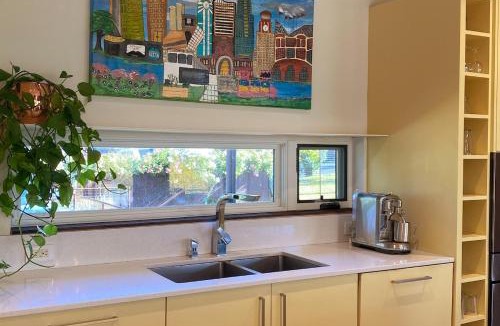 Riverside House | The Downtown Modern