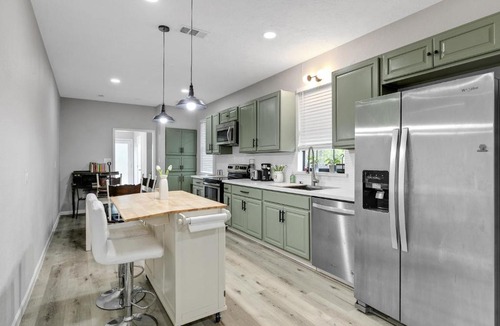 Brenham House | The Dragonfly at Brenham - Steps from downtown cottage