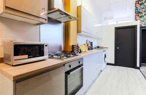 Hackney Wick Apartment | The DreamArt Warehouse Conversion