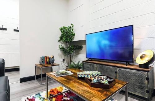 Hackney Wick Apartment | The DreamArt Warehouse Conversion