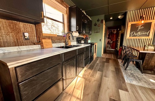 Imboden Cabin | The Driftwood - Hot-Tub + Secluded + Riverfront