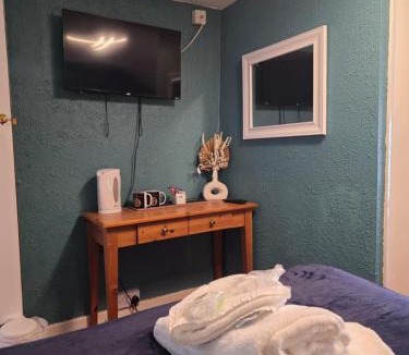 Starcross Hotel | The Driftwood Inn