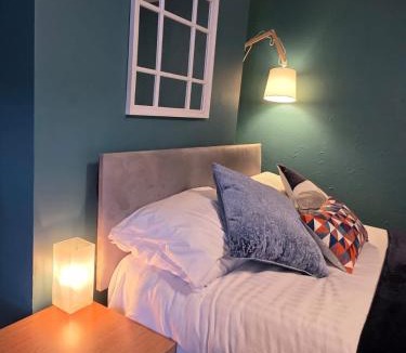 Starcross Hotel | The Driftwood Inn