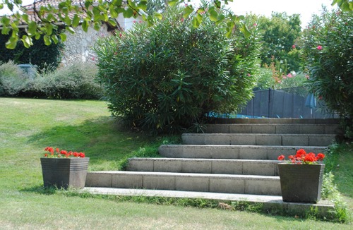 Dolmayrac House | The Drouant, a 3 Bedroom gite set in acient barn with large shared swimming pool