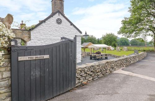 Corwen House | The Druids