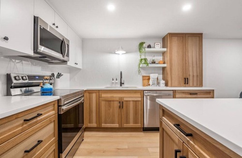 Southeast Calgary House | The Duchess | 5 Min from Chinook | Upscale | Pets