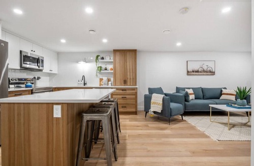 Southeast Calgary House | The Duchess | 5 Min from Chinook | Upscale | Pets