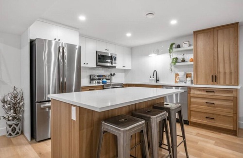 Southeast Calgary House | The Duchess | 5 Min from Chinook | Upscale | Pets