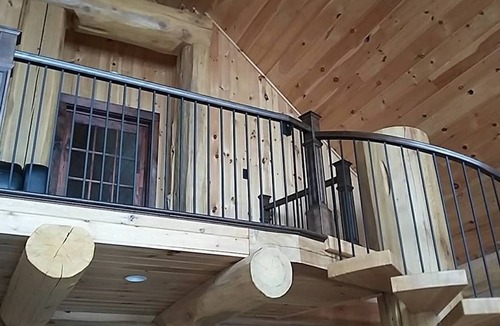 Renews House | "The Duck" Cedar Log Home Rental - Sleeps 12!