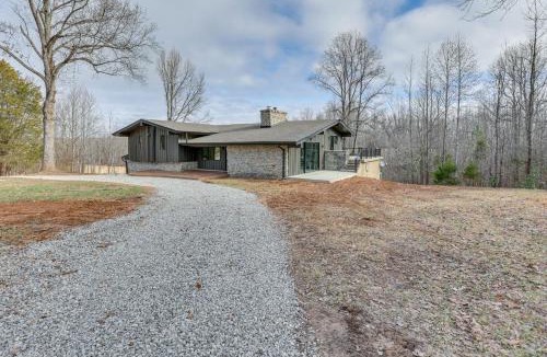 Sugar Tree House | 'The Duck Farm' Sugar Tree Hideaway w/Yard!
