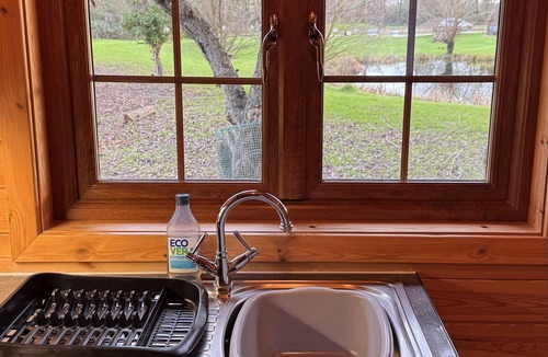 East Huntspill Cabin | The Duckling Lodge (private hot tub)