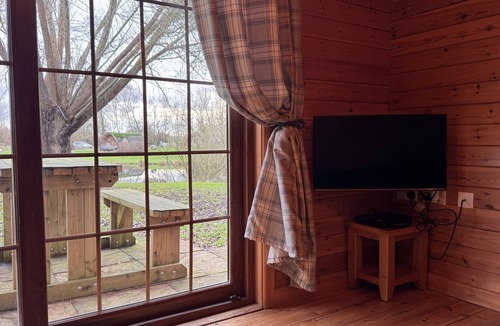 East Huntspill Cabin | The Duckling Lodge (private hot tub)