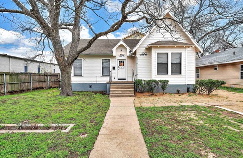 Waco Cottage | The Duet 1 BR- Just Steps from Baylor University and Minutes from The Silos