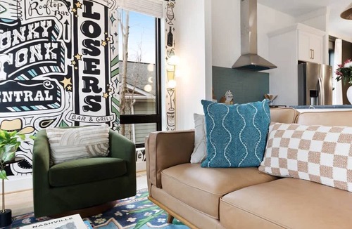 Eighth Avenue House | The Duet - Rooftop Lounge + 1.5 miles to Broadway.