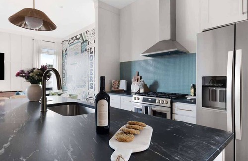 Eighth Avenue House | The Duet - Rooftop Lounge + 1.5 miles to Broadway.