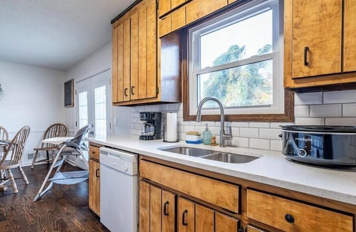 Woodstock House | The Dugout 3BR - Backyard & Game Room!