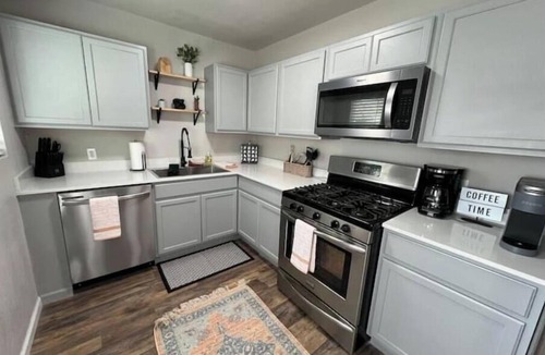 Stillwater House | The Dugout! Close to Oklahoma State Univ. Modern 4 bedrm, 2 bath home!