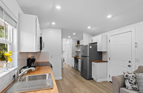 Decatur House | The Duke- Decatur Luxury Suite