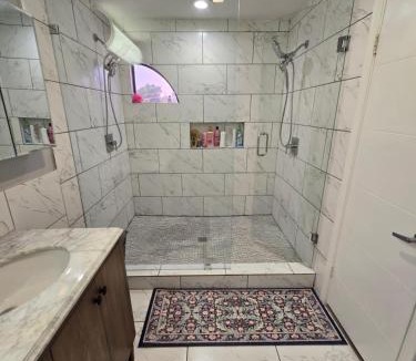 Lake Highlands Apartment | The Duke's Castle with Garage & Fast Internet
