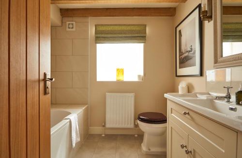 Ellastone Hotel | The Duncombe Arms